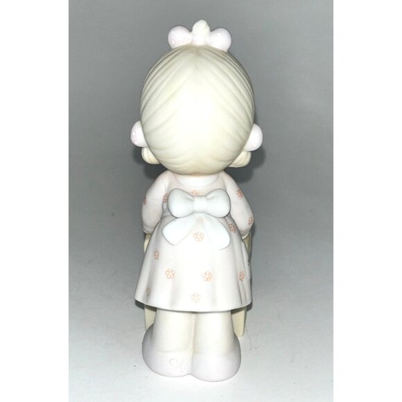 Precious Moments Sharing is Universal 1987 E-0007 Membership Figurine - Picture 4 of 6
